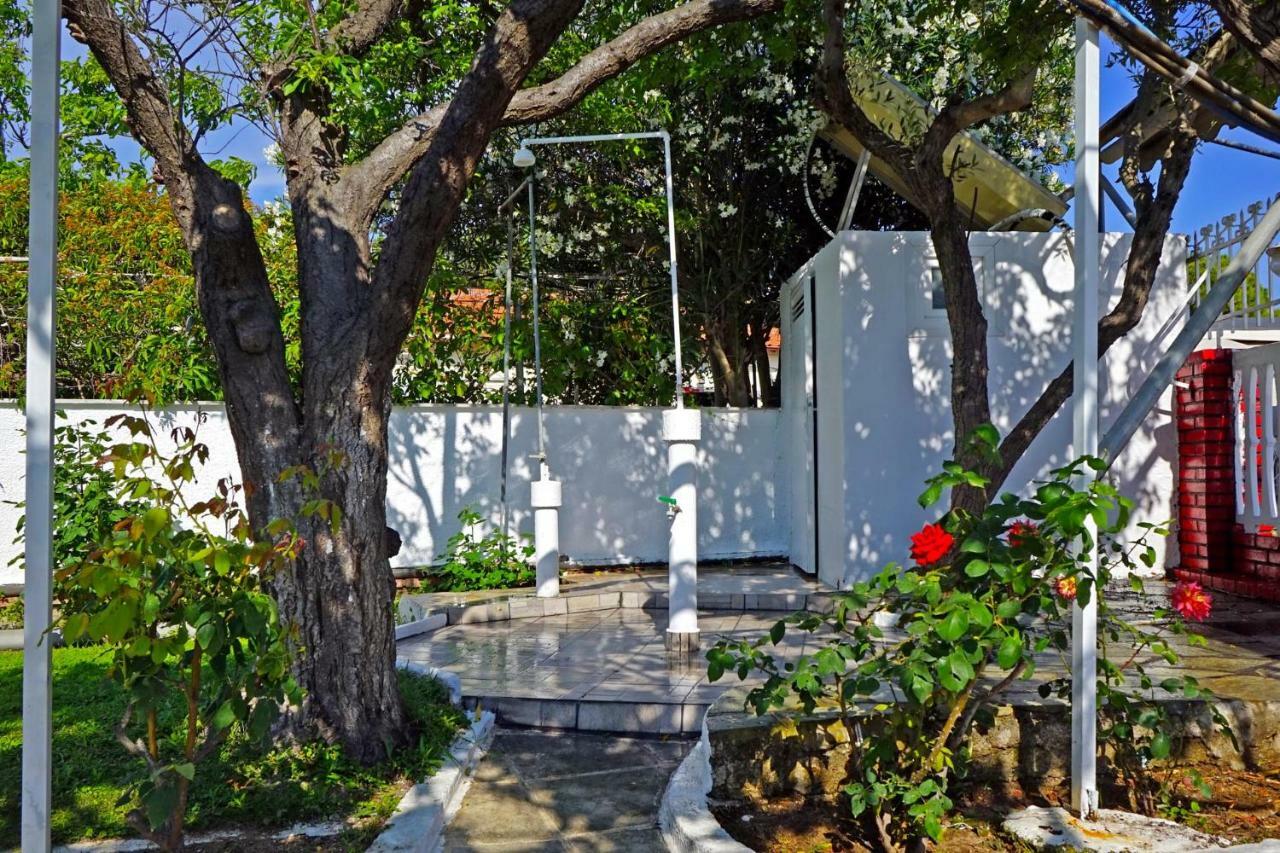 Villa Fofo - Beautiful Sea Front Villa With 650M2 Garden Nea Kallikrateia Exterior photo
