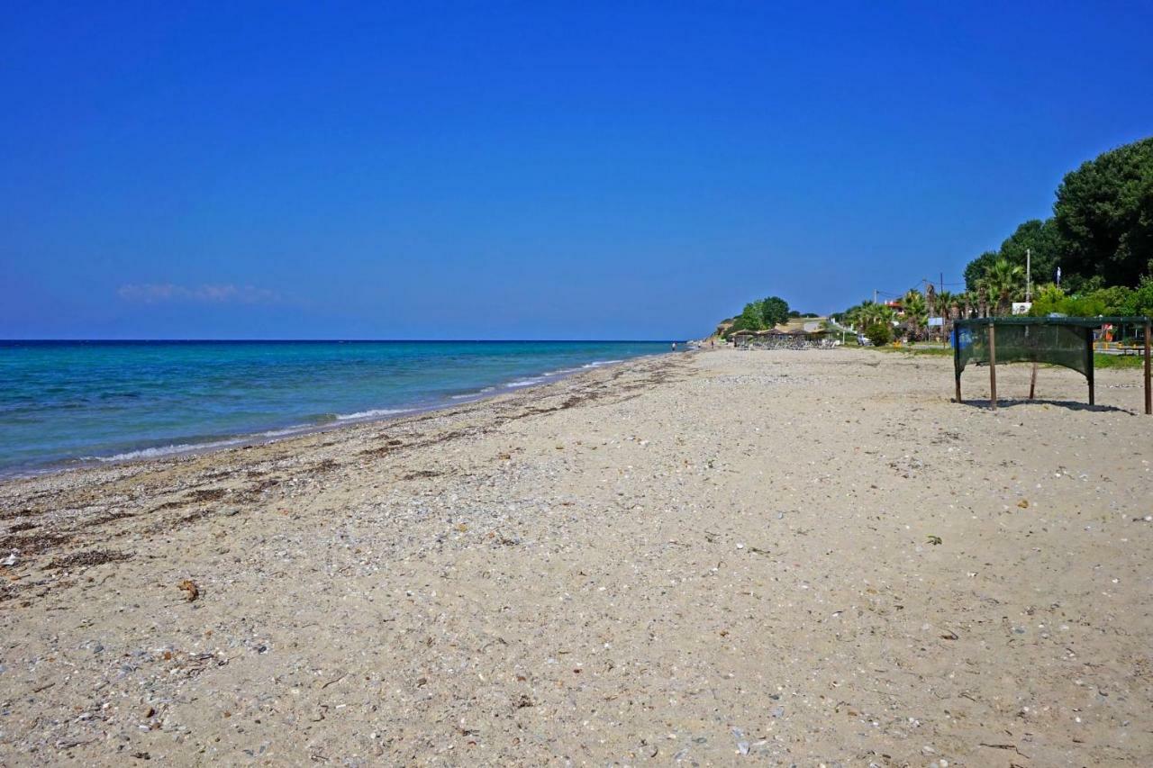 Villa Fofo - Beautiful Sea Front Villa With 650M2 Garden Nea Kallikrateia Exterior photo